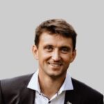 Tomáš Kaliba Člen výboru. Víc než čtvrt století hráč ČAFC Praha, kapitán A-týmu, spolupořadatel klubových výročí a dalších akcí. Předseda ČAFC 1899.